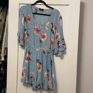 Light blue floral 3/4 sleeve romper !